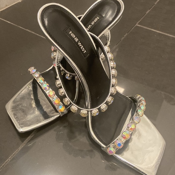Nine West BNWT "Aria" Silver Heels Slide Sandals Sz 9 Crystal Stones - Picture 7 of 7